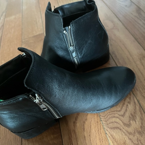 Cougar Waterproof Black Booties - Picture 9 of 12